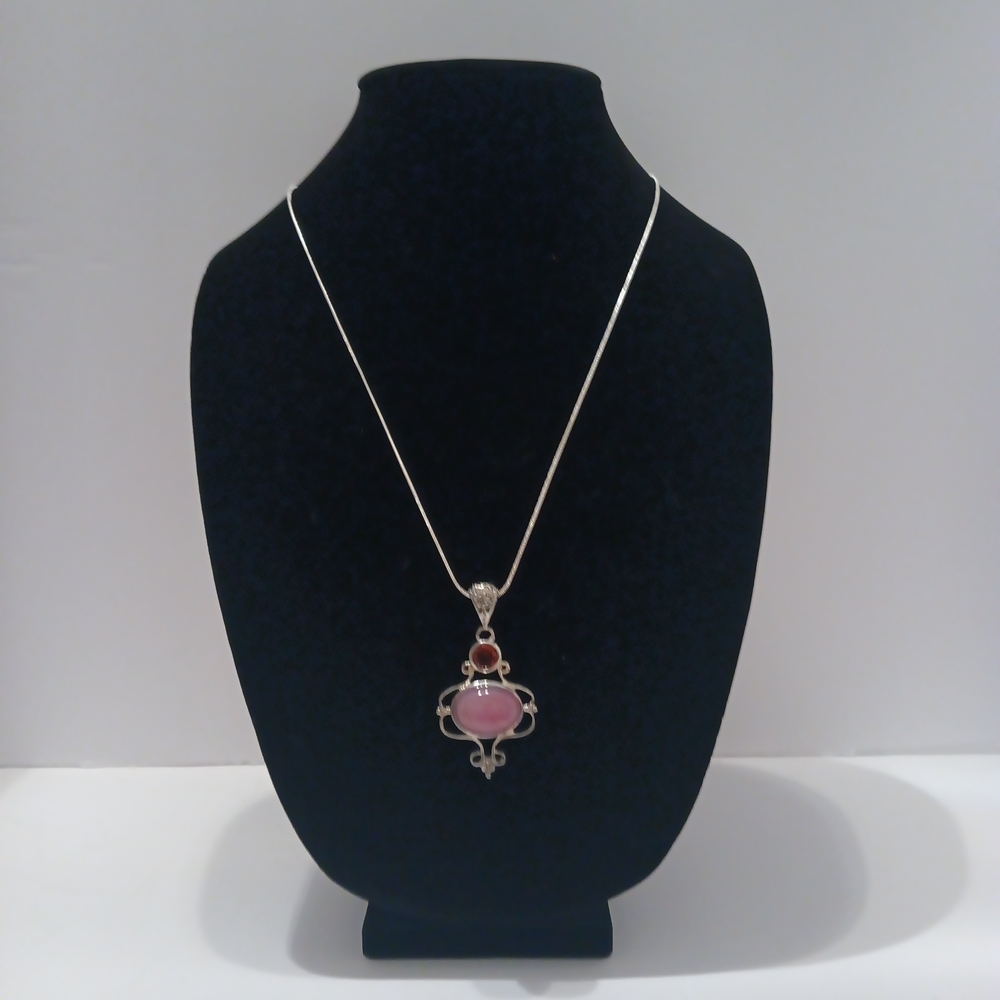 Elegant Pink and Silver Pendant Necklace